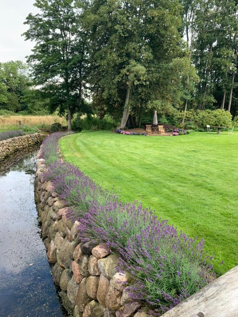 Lillemollens Bed & Breakfast Ørbæk エクステリア 写真