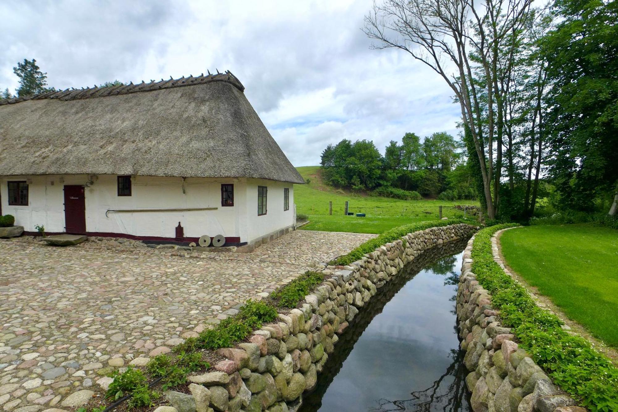 Lillemollens Bed & Breakfast Ørbæk エクステリア 写真